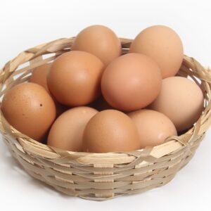 生卵の写真です。赤卵は付加価値があります。
