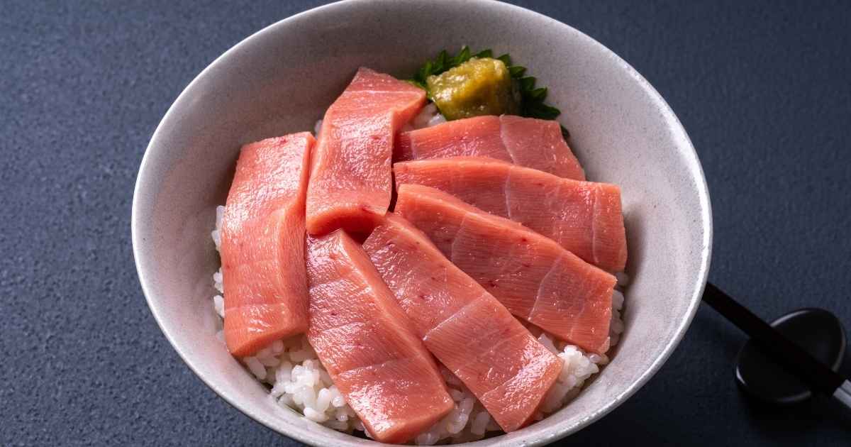 本マグロ中トロ丼の美味しそうなイメージ